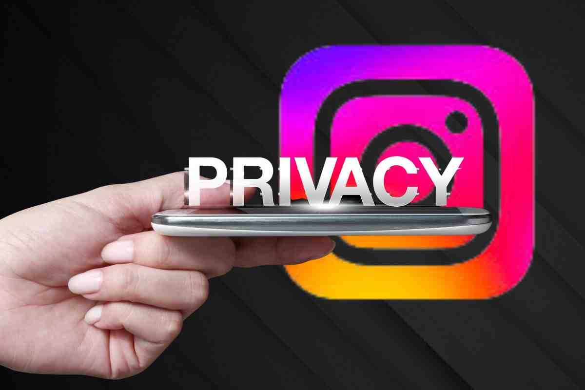 Logo Instagram e cellulare in mano