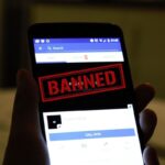 pagina Facebook sovrastata dalla scritta "Banned"